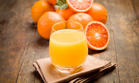 二日酔いにはオレンジジュース。飲みたくなるのはワケがある