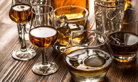 ウイスキーは量でどのくらい値段が変わる？シングル、ダブル、ハーフ、ジガー…の単位を解説
