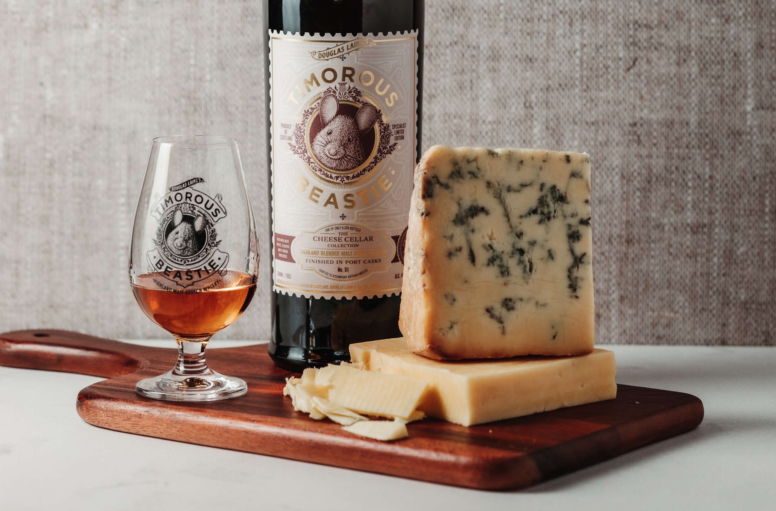 ダグラス・レインが青かびチーズにピッタリのビースティ・チーズ・セラー・コレクションを発売