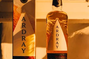 【速報】ビームサントリーが新ブレンデッドスコッチウイスキー「アードレイ」を発売！
